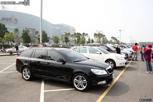 Škoda夢時代→高雄美術館「2011車主大會師」