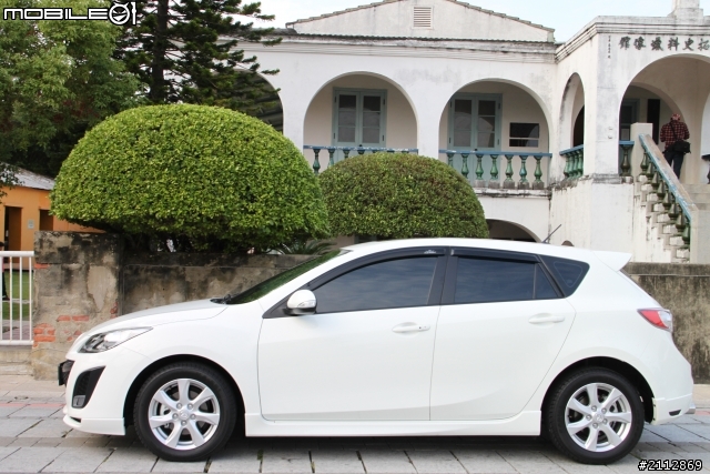 [分享]Mazda 3 2.0 5D 頂級版 簡易開箱文 !!!!!