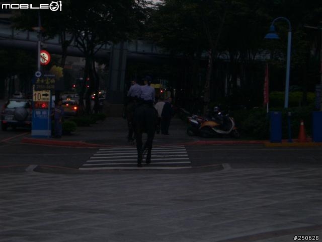 拍了馬屁........
