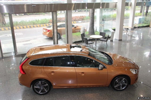 V60 T5 R-Design展示車