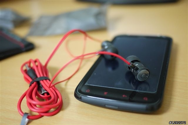 再加一發 HTC Sensation XE 感動開箱 及使用心得