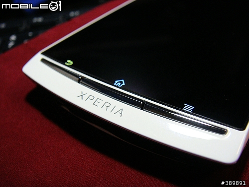 [應該沒人看的開箱文] 極致的白～SonyEricsson XPERIA Arc s「同場加映LiveDock座充」