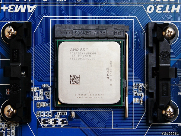 分享巴扣牌推土機、中文Win8系統蹦出新滋味(新增空冷hyper 612 pwm基本、大超5G溫度)