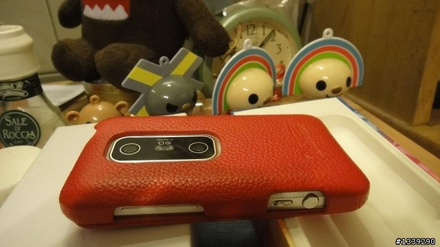我的第一隻手機HTC EVO 3D 白色版