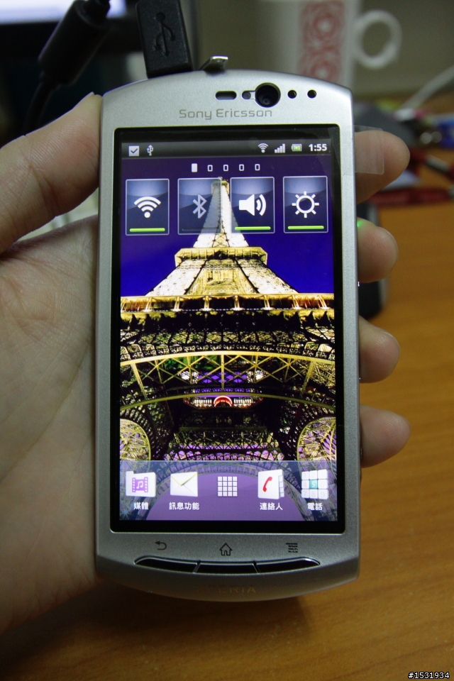 [簡單開箱] 銀色的Sony Ericsson Xperia NEO
