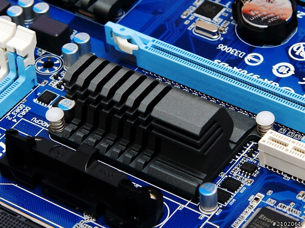 分享巴扣牌推土機、中文Win8系統蹦出新滋味(新增空冷hyper 612 pwm基本、大超5G溫度)