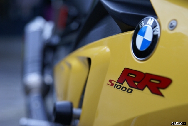 德國工藝S1000RR....."啪兔"~~~鵝蛋鮮艷黃現身！！