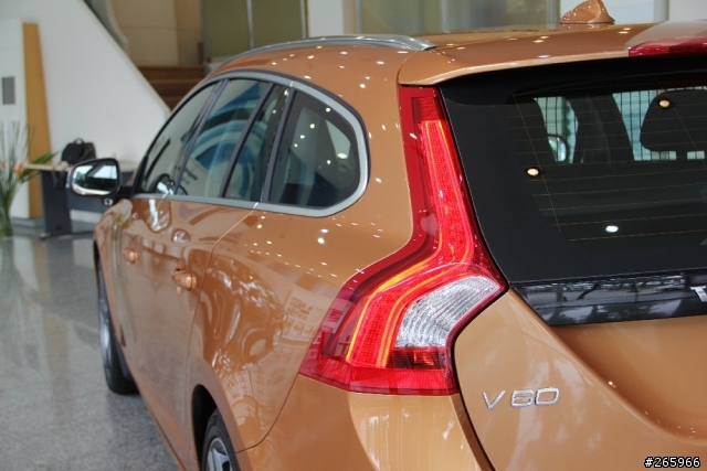 V60 T5 R-Design展示車