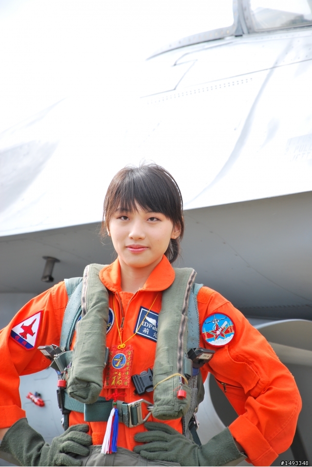 漂亮空姐算什麼!建國100~中華民國最美女飛官~