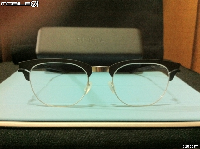 [醇圖片分享] 德國薄鋼的2兄弟們見面了 (ic! berlin + Mykita) ^_^