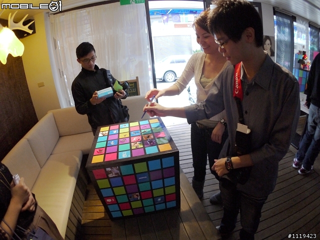 【批著N9的外衣強力現身台灣】 Nokia的最新芒果手機 Lumia 800
