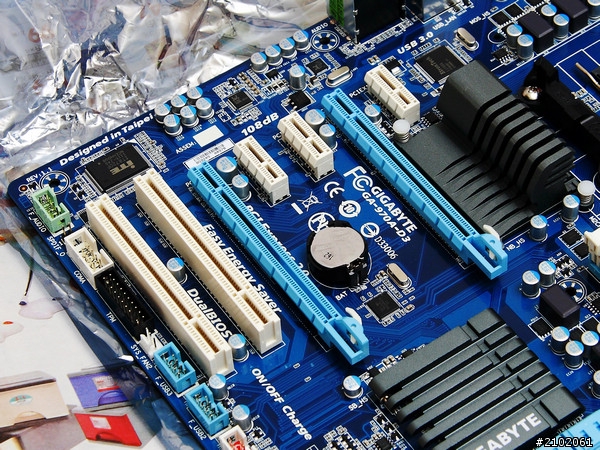 分享巴扣牌推土機、中文Win8系統蹦出新滋味(新增空冷hyper 612 pwm基本、大超5G溫度)