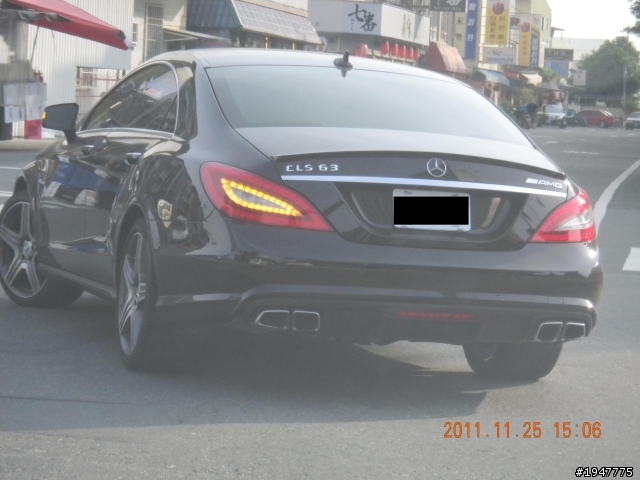 開車出門巧遇猛獸級座駕.....