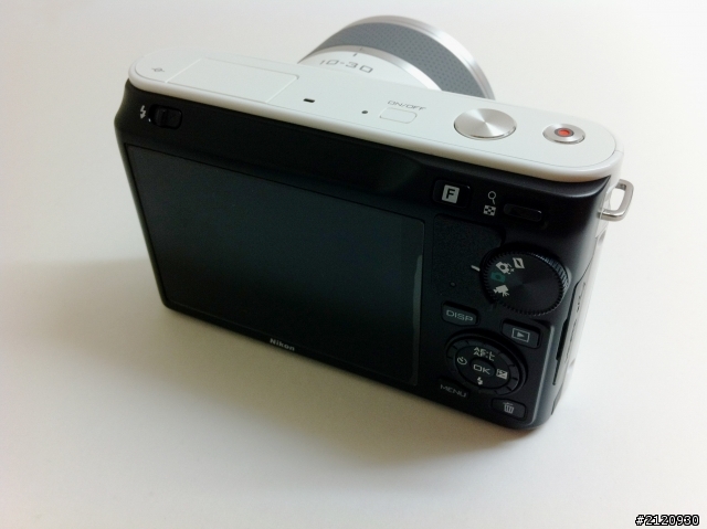 初生之犢 - 白色 NIKON J1 簡易開箱分享