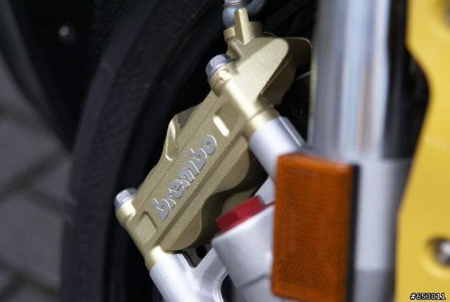 德國工藝S1000RR....."啪兔"~~~鵝蛋鮮艷黃現身！！