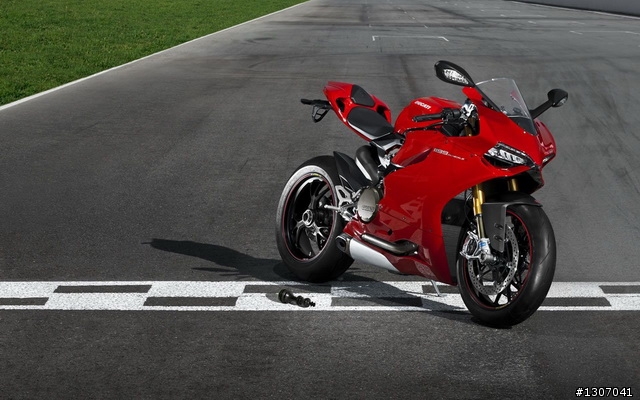DUCATI 新世代跑王 1199 正式現身囉~