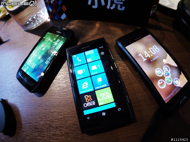 【批著N9的外衣強力現身台灣】 Nokia的最新芒果手機 Lumia 800