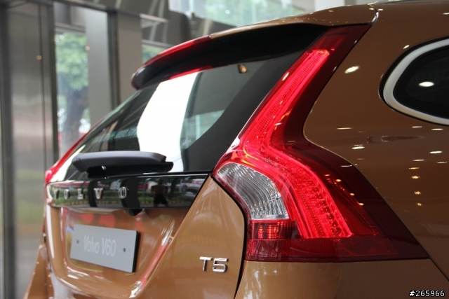 V60 T5 R-Design展示車