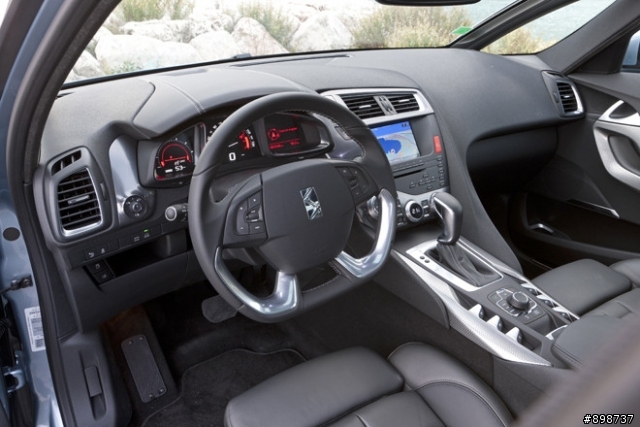 Citroen DS5現身