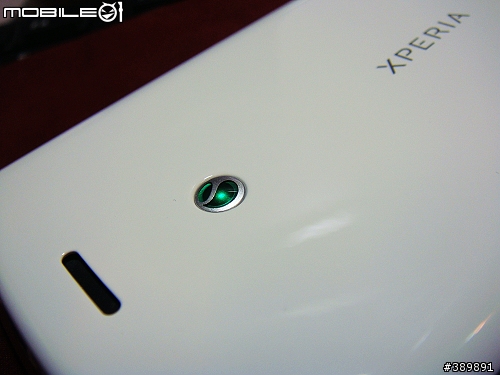 [應該沒人看的開箱文] 極致的白～SonyEricsson XPERIA Arc s「同場加映LiveDock座充」