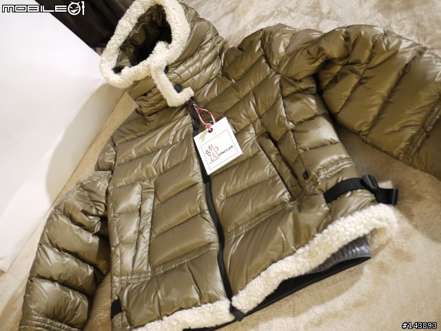 開箱 Moncler 羽毛外套