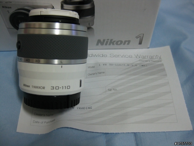 新拜的白色 Nikon1  J1 跟我的 mac air 好配歐