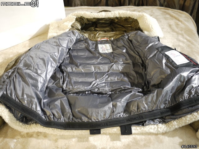 開箱 Moncler 羽毛外套