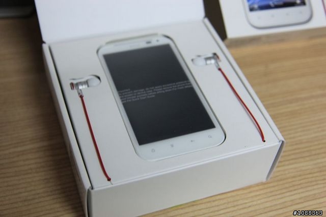 HTC Sensation XL 簡單開箱