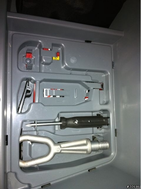 我的320i行李箱的工具箱工具有少嗎