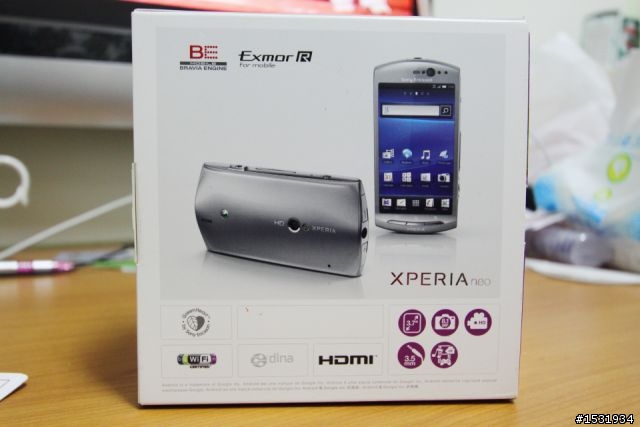 [簡單開箱] 銀色的Sony Ericsson Xperia NEO