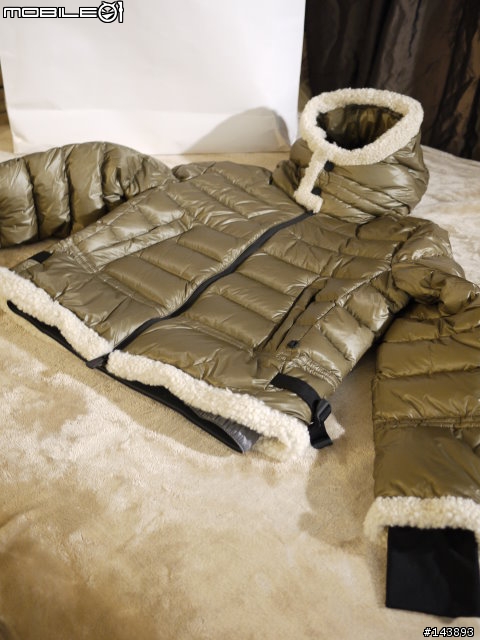 開箱 Moncler 羽毛外套