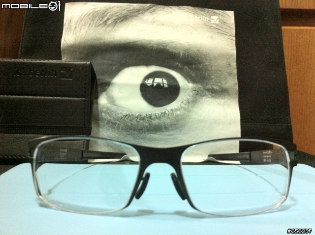 [醇圖片分享] 德國薄鋼的2兄弟們見面了 (ic! berlin + Mykita) ^_^