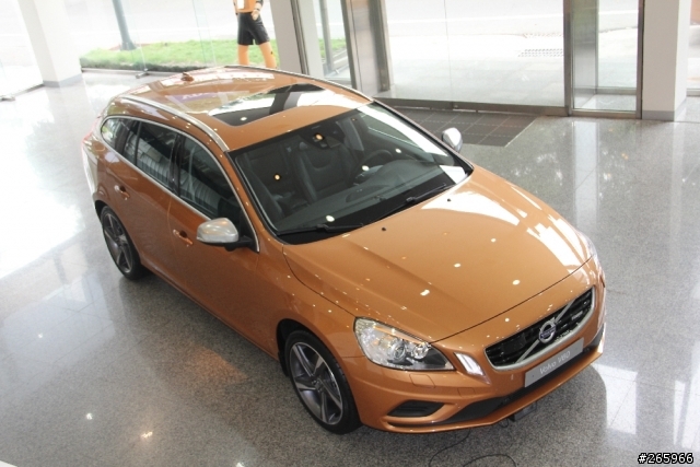 V60 T5 R-Design展示車