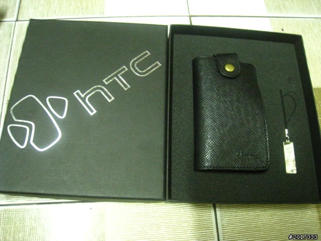 HTC  Rhyme胭紫紅入手囉~