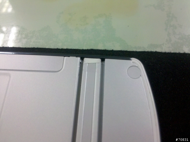 自己DIY 改善Xperia Play 滑蓋合上時鬆鬆的問題