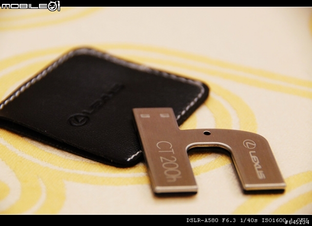 CT200"h"...........................隨身碟簡易開箱