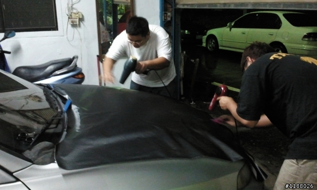 全車碳纖維包附，未完，待續