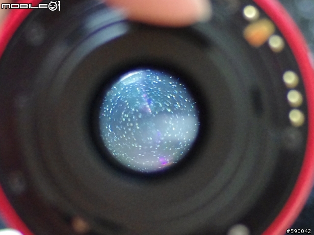 [求助]鏡頭裡面一點一點的