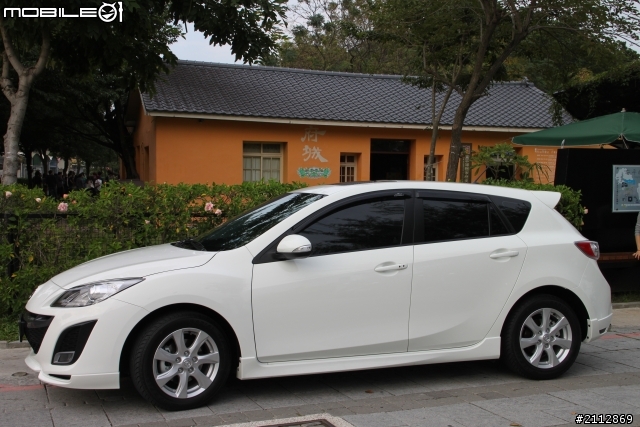[分享]Mazda 3 2.0 5D 頂級版 簡易開箱文 !!!!!