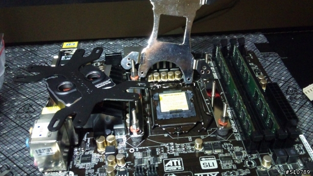 (純開箱) 升級囉! 華擎 Z68 Extreme3 Gen3 與 I7 2600K(水冷機完成囉!)
