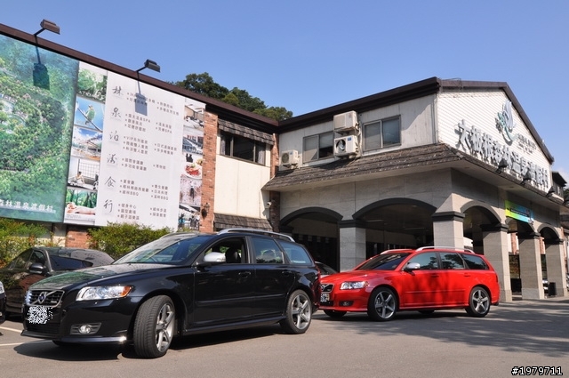 [VOLVO V100首開箱]  D8 RR  紅黑配色誰比我殺!!(胡言亂語中~)