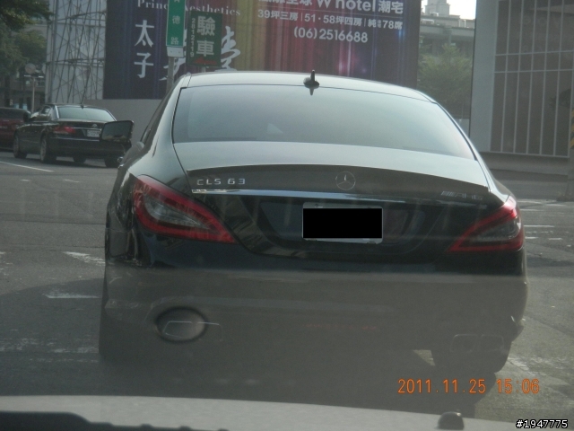 開車出門巧遇猛獸級座駕.....