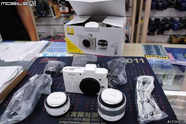 Nikon Z7蓋大樓，補上Nikon第一台無反V1開箱照。
