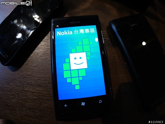 【批著N9的外衣強力現身台灣】 Nokia的最新芒果手機 Lumia 800