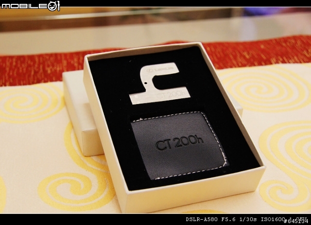 CT200"h"...........................隨身碟簡易開箱