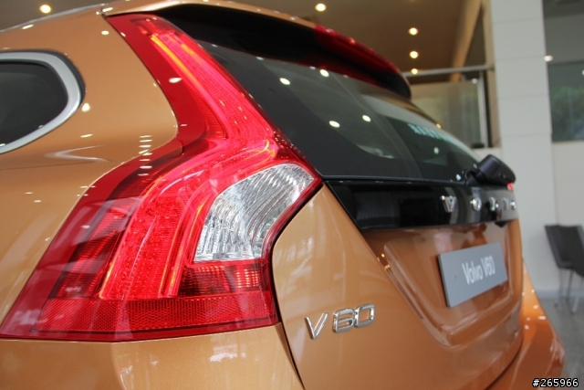 V60 T5 R-Design展示車