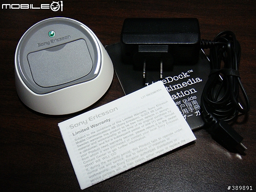 [應該沒人看的開箱文] 極致的白～SonyEricsson XPERIA Arc s「同場加映LiveDock座充」