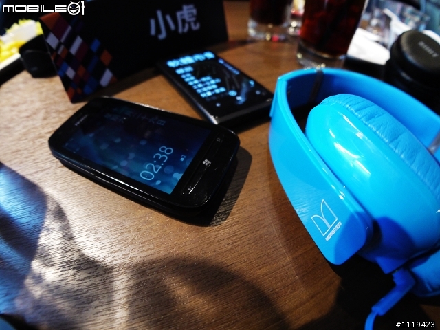 【批著N9的外衣強力現身台灣】 Nokia的最新芒果手機 Lumia 800