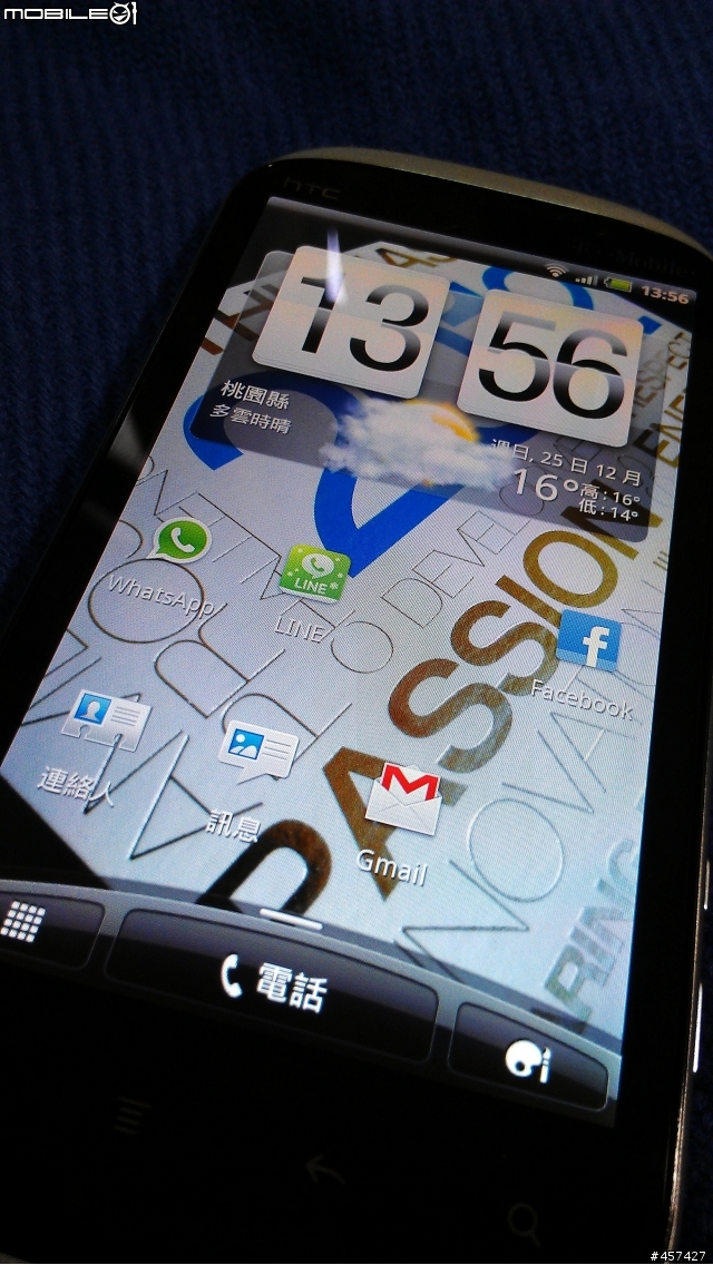 『開箱』聖誕禮物～hTC Amaze 4G黑色版開箱之黑貓白貓小閃光！