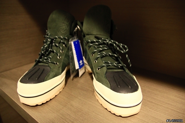 【首開】ADIDAS ORIGINALS X BURTON WINTERBALL HI KZK SOLID